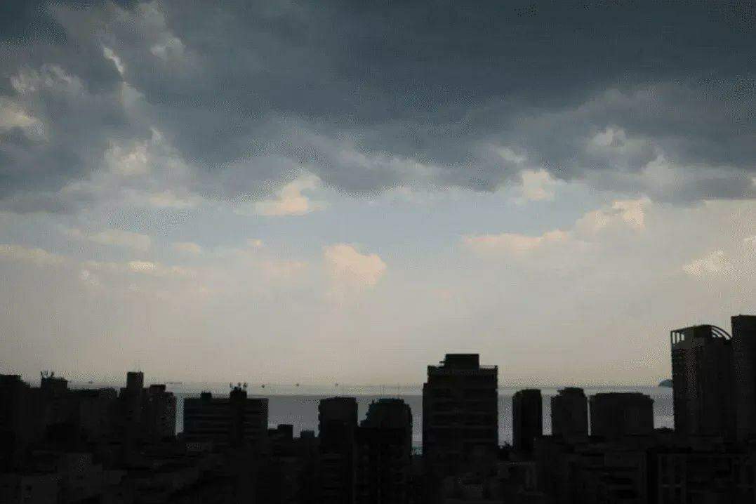 A frente fria espalha nuvens por todo o Sul