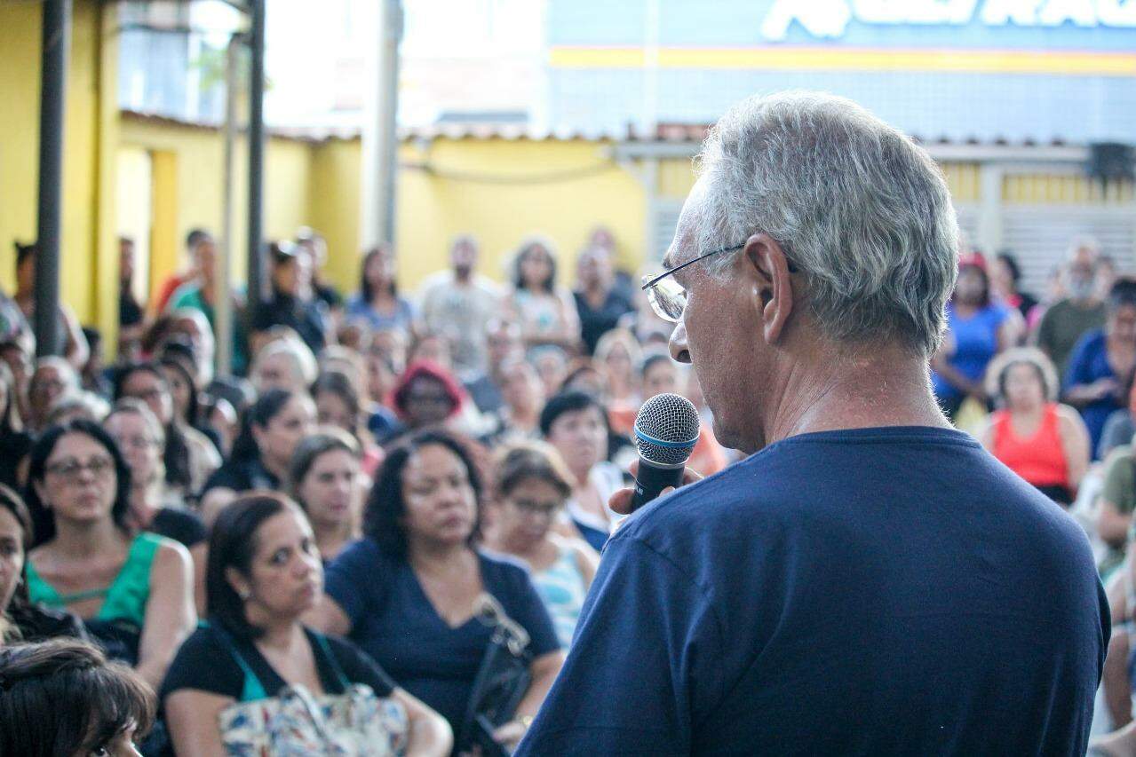 Trabalhadores tomaram decisão à noite, em reunião no Sintramem
