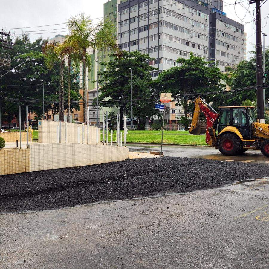 Prefeitura monitora local para verificar acomodação do aterro. Depois, terá asfalto, guias e sarjetas novos