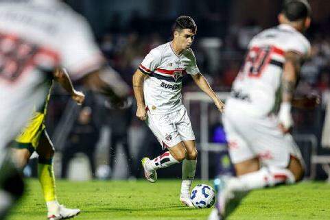 São Paulo descarta lesão, mas Oscar deve ser desfalque contra Talleres na Libertadores