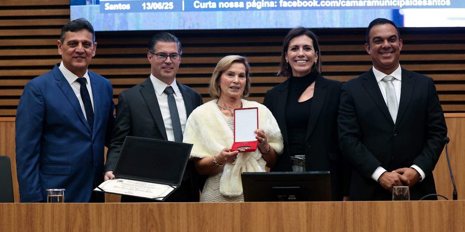 Solenidade, no plenário, foi em reconhecimento à importância da empresa ao desenvolvimento regional