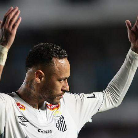 Nos primeiros cinco meses, Neymar fez apenas 12 jogos pelo Peixe, marcando três gols e dando três assistências